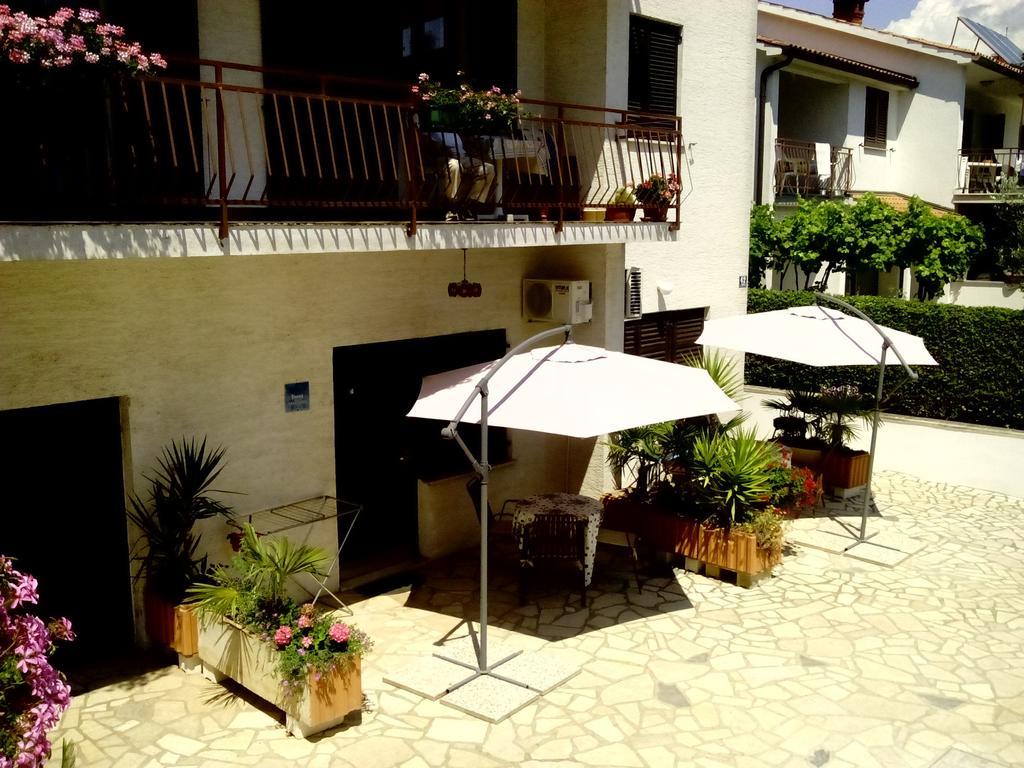 Apartments Peloza Porec Exterior photo